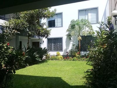 Departamento tipo CASA con jardìn, 3 cocheras, parrilla, 3d, 3b, Monterrico