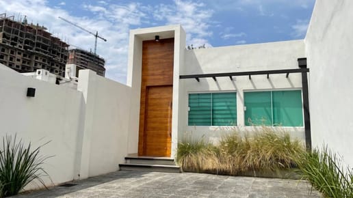 ALQUILO CHALET AMOBLADO DE 2 DORMTS EN BARRIO LAS LOMAS