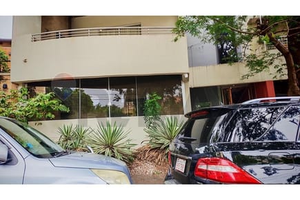 Amplio departamento de 1 dormitorio en Las Lomas – 64 m² propios en planta baja