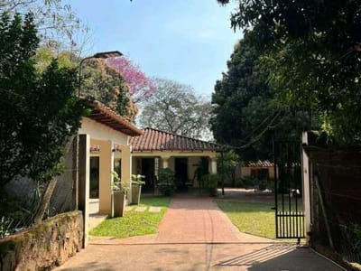 VENDO CASA AMPLIA EN ITAGUA - TIPO CASA QUINTA