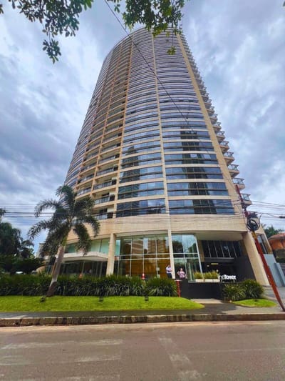 ALQUILO Penthouse amoblado 1 dormitorio The Tower en Ycuá Satí, Asunción