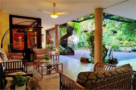 RESIDENCIA EXCLUSIVA EN VENTA EN ASUNCIÓN – AMPLITUD, ELEGANCIA 