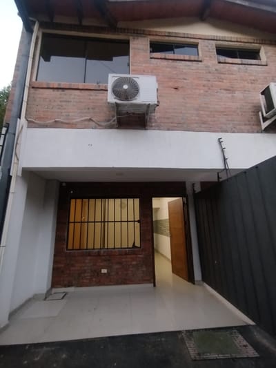 ALQUILO DUPLEX EN FDO DE LA MORA 