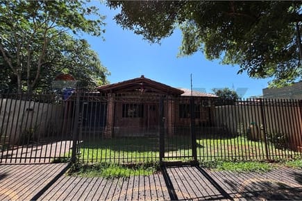 VENDO CASA CON PISICNA EN LUQUE YCUA DURE