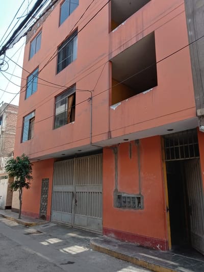 vendo 3er piso area 300mt independizado techado 11 habitaciones 4 baños