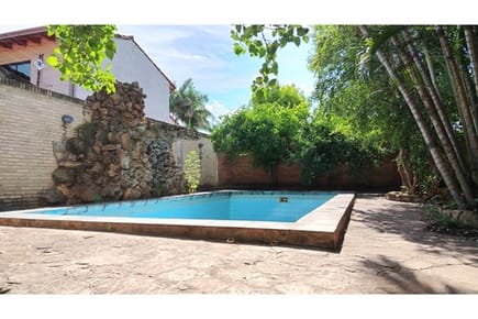 VENDO AMPLIA CASA EN LAMBARE 