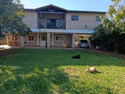 VENDO CASA DE DOS PISOS EN LIMPIO ZONA LUISITO