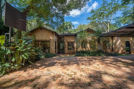 RESIDENCIA EN VENTA BO SURUBI`I MR ALONSO