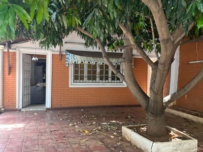Vendo casa con amplio terreno para inversionista 