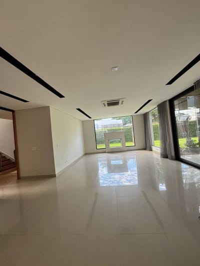 CASA EN ALQUILER EN BARRIO MBURUCUYÁ