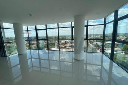 Alquilo medio piso de oficinas en Trading Park