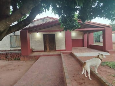VENDO CASA EN DOS TERRENOS EN AREGUA CAACUPEMI