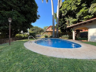 Amplia residencia en terreno de 1.500 m² | Mcal. Estigarribi
