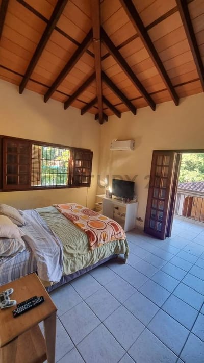 Vendo Residencia Premium En Barrio Kennedy – Lambaré