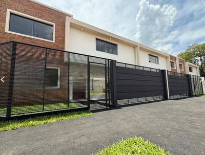 VENDO EXCLUSIVA RESIDENCIA EN LUQUE CUARTO BARRIO - ZONA TOP