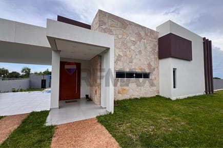 Vendo Residencia Moderna en Caacupe con Piscina 