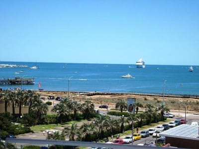 Excelente Apartamento De 2 Dormitorios A Mts. Del Mar, Edificio Seasons Tower.