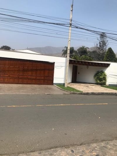 CASA EN VENTA FRENTE A PARQUE EN LA ESTANCIA LA MOLINA