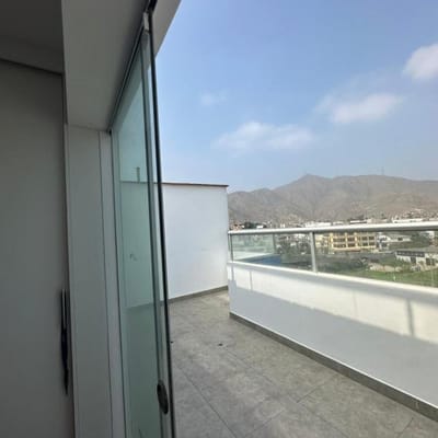 Duplex mas una amplia terraza con vista a la pre  de Lima