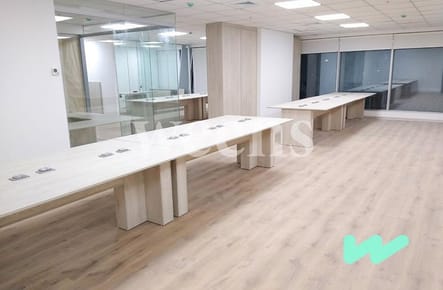 WEENS _  VENTA de Oficina Implementada y Amoblada de 157,87m2 en San Isidro a un SÚPER PRECIO.