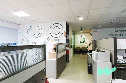 WEENS  ALQUILA  OFICINA Implementada y amoblada 210 m2 en San Isidro Financiero