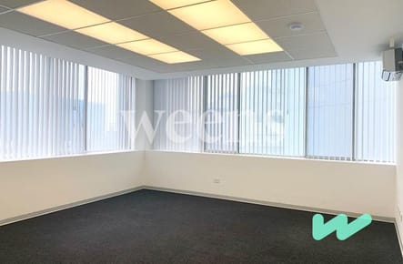 WEENS ALQUILA : OFICINA IMPLEMENTADA SIN MOBILIARIO. PRECIO INCLUYE 1 COCHERA