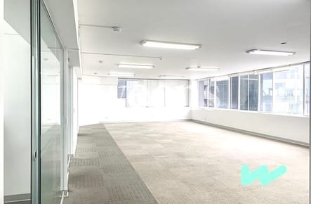 WEENS ALQUILA : Oficina  en San Isidro Financiero  183 m2 a $1,700 precio incluye 1 estacionamiento