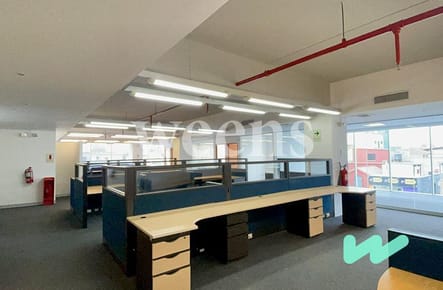 WEENS _ Oficina Implementada en Exclusivo Edificio Corporativo de San Isidro