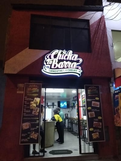 Alquiler de local comercial en AV. Canadá