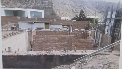 Terreno con proyecto unifamiliar en inicios de construcción