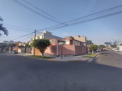 Se vende casa en urb. Neptuno, Surco