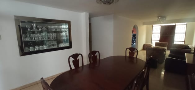 Linda casa muy bien  ubicada