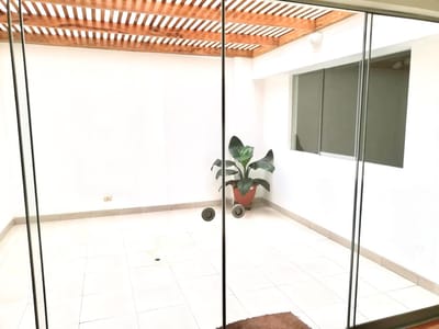 SE ALQUILA LINDO DEPA CON TERRAZA - PRIMER PISO - ILUMINADO - OFERTE¡