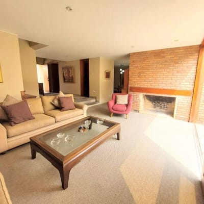 SE VENDE AMPLIA CASA PRECIO DE OCASION