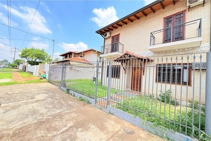 VENDO CASA EN FERNANDO DE LA MORA SOBRE LAGUNA GRANDE!!
