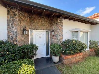 EN VENTA CASA EN BARRIO MBURICAO