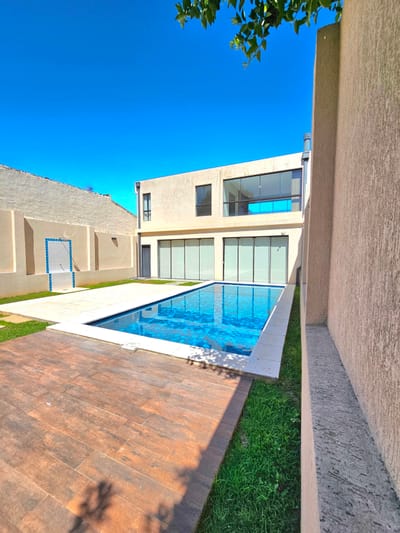 En Venta Casa De 3 Habitaciones En El Barrio Ykua Sati
