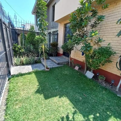 CASA IDEAL PARA VIVIENDA Y/O NEGOCIO – 298m2 AREA CONSTRUIDA