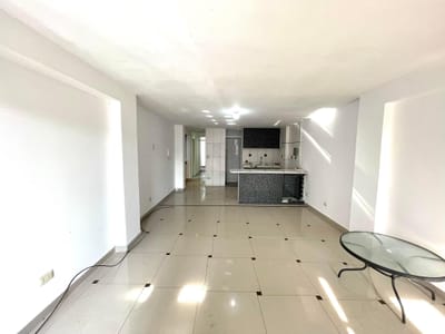 VENDO DEPARTAMENTO EN 2DO PISO CERCA OVALO SANTA ANITA