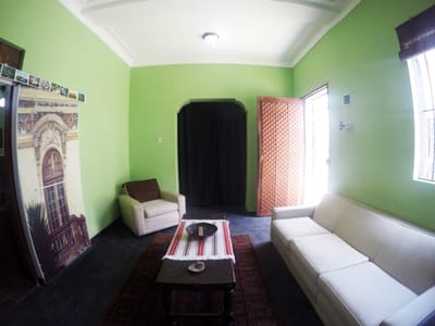 SE VENDE PEQUEÑA CASA COMO TERRENO EN MIRAFLORES