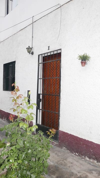 SE VENDE PEQUEÑA CASA COMO TERRENO EN MIRAFLORES