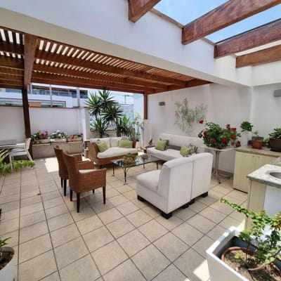 Dplex con terraza en excelente zona de Miraflores