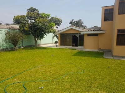 CASA CON TERRENO DE  m  URB RESIDENCIAL MONTERRICO