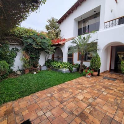 LINDA CASA EN SURCO LMITE CON MIRAFLORES