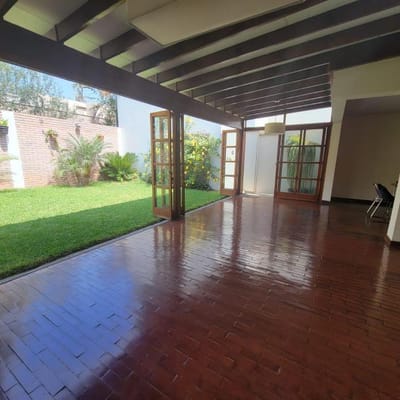 LINDA CASA REMODELADA   MTS  DE TERRENO  MONTERRICO