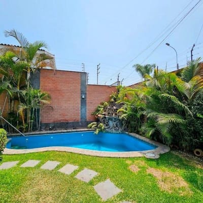 VENDO CASA CON PISCINA URB SOL DE LA MOLINA  M  LA MOLINA
