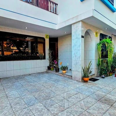 VENDO CASA DE  M AT Y  M AC URB MAYORAZGO  USD