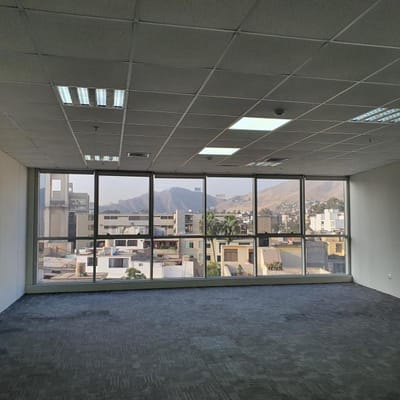 VENDO OFICINA PREMIUM EN CENTRO EMPRESARIAL AMALFI  SURCO