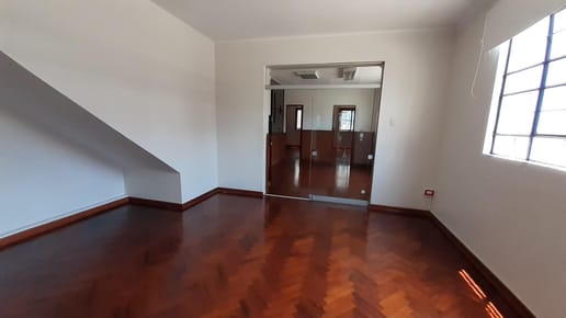 ALQUILER DE AMPLIA OFICINA MIRAFLORES