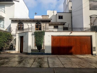 VENDO CASA CERCA DE PARQUE-LA CASTELLANA